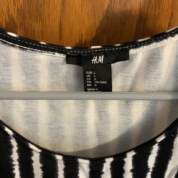 H&M black and white striped skater style sleeveless dress large - Picture 2 of 6